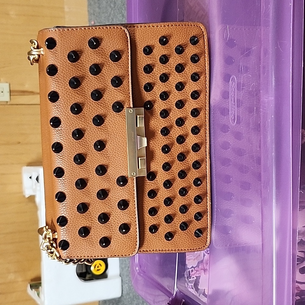 Chain crossbody